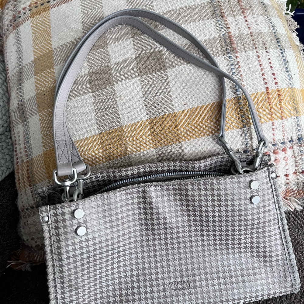 Chic Gray Houndstooth Shoulder Bag